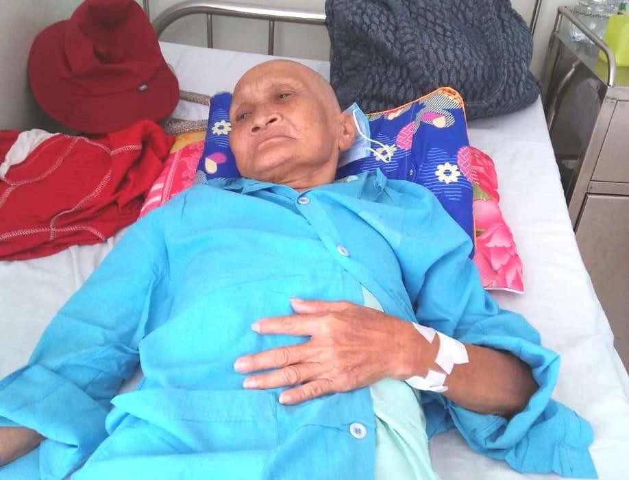 Cụ Mực đang điều trị tại Bệnh viện Ung Bướu TP.Đà Nẵng Cụ Mực đang điều trị tại Bệnh viện Ung Bướu TP.Đà Nẵng