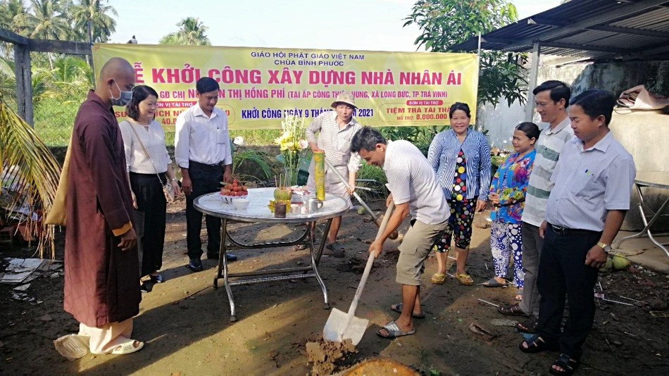 Động thổ xây căn nhà mới cho chị Phí Động thổ xây căn nhà mới cho chị Phí