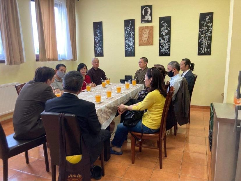 Chư Tăng và Ban Chấp hành Trung tâm Văn hóa Phật giáo Việt Nam tiếp đoàn Chư Tăng và Ban Chấp hành Trung tâm Văn hóa Phật giáo Việt Nam tiếp đoàn