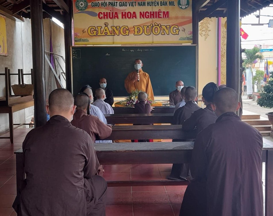 Các chú điệu trong giờ học tại chùa Hoa Nghiêm Các chú điệu trong giờ học tại chùa Hoa Nghiêm