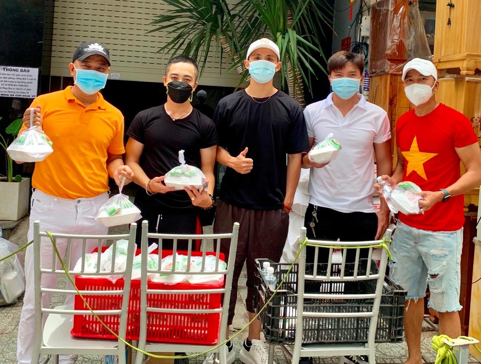 Giờ tặng cơm chay mỗi ngày từ từ 7 giờ sáng đến 11 giờ, tại Quán chay Mỹ Hương Trai Giờ tặng cơm chay mỗi ngày từ từ 7 giờ sáng đến 11 giờ, tại Quán chay Mỹ Hương Trai