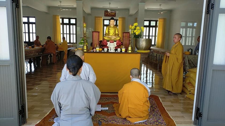 Chư Ni, Phật tử chùa Long Hải tác bạch cúng dường - Ảnh: Ban TT-TT Phật giáo Bình Thuận Chư Ni, Phật tử chùa Long Hải tác bạch cúng dường - Ảnh: Ban TT-TT Phật giáo Bình Thuận