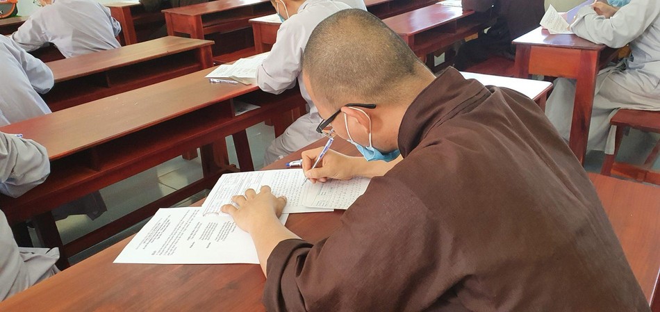 Tăng Ni sinh Trường Trung cấp Phật học tỉnh Bình Thuận thi tốt nghiệp khóa X Tăng Ni sinh Trường Trung cấp Phật học tỉnh Bình Thuận thi tốt nghiệp khóa X