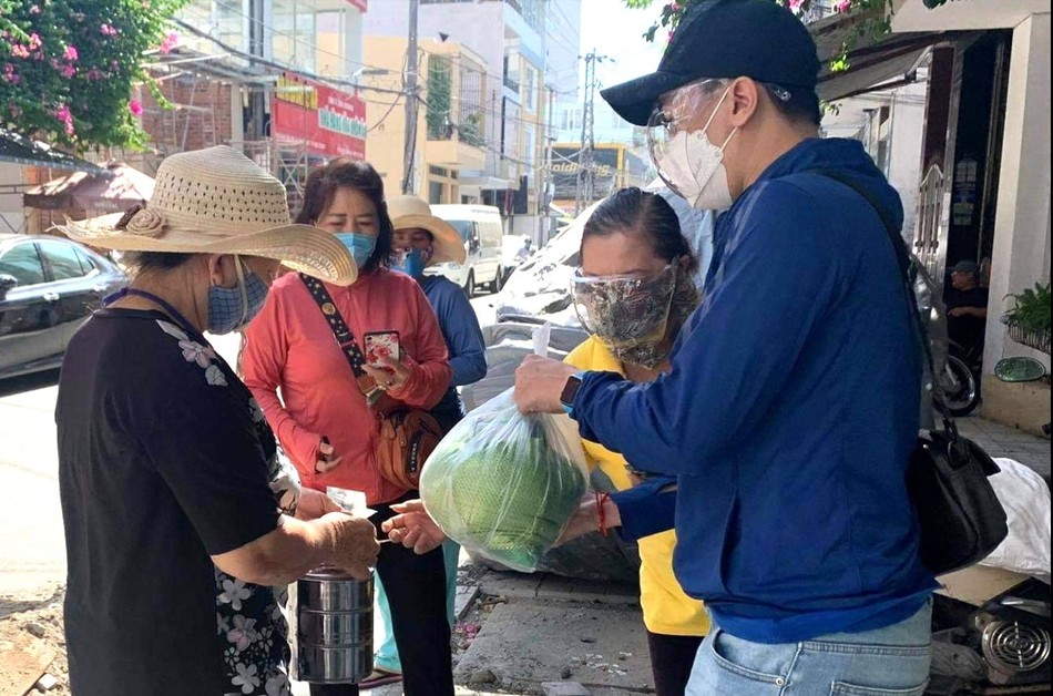 Trao quà cho bệnh nhân thận khó khăn ngày 24-6-2021 Trao quà cho bệnh nhân thận khó khăn ngày 24-6-2021