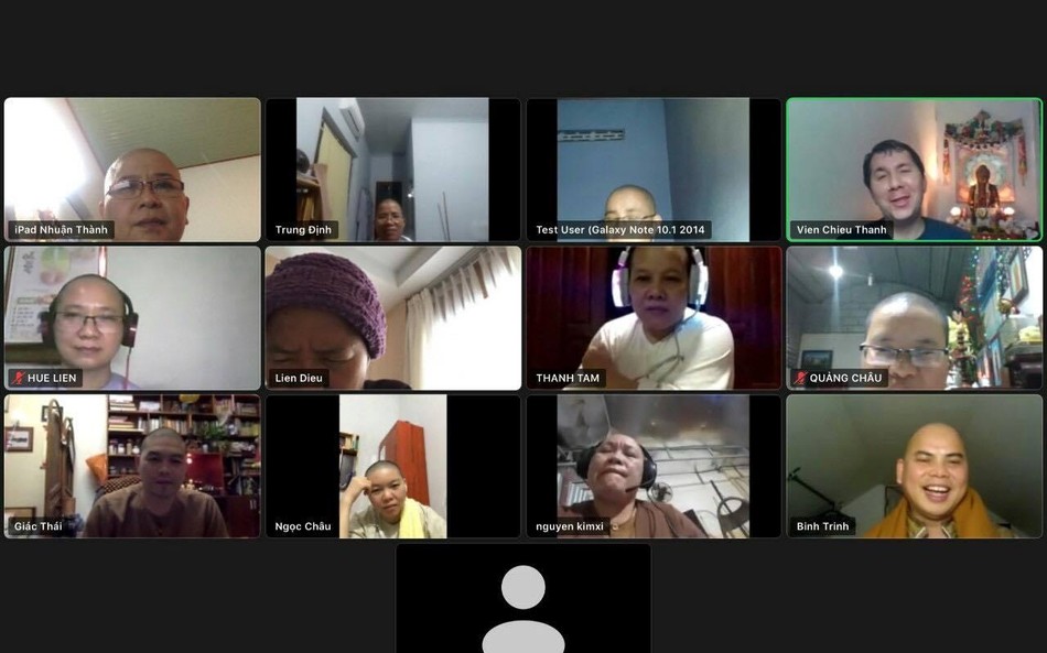 Giáo viên người Mỹ - Peter, pháp danh Thánh Viên Chiếu phụ trách tiết học Giáo viên người Mỹ - Peter, pháp danh Thánh Viên Chiếu phụ trách tiết học