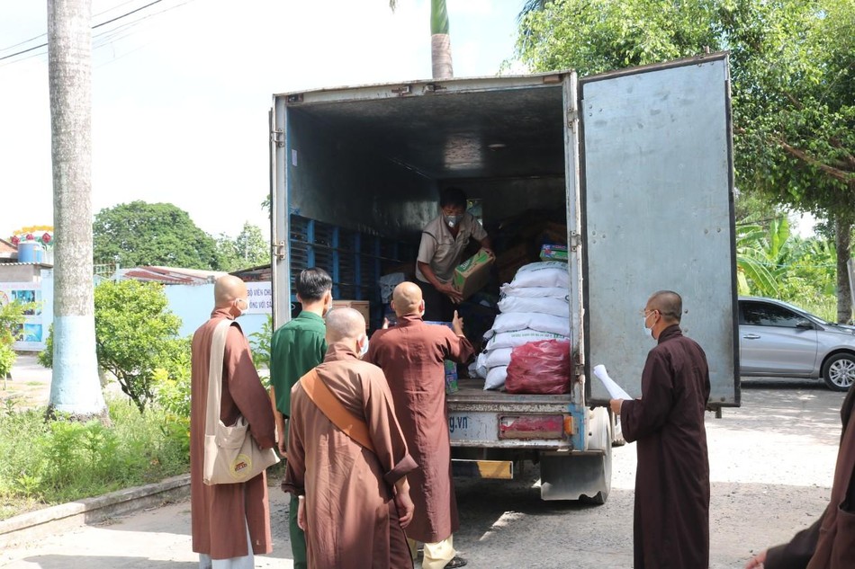Vận chuyển thực phẩm hỗ trợ các lực lượng kiểm dịch Vận chuyển thực phẩm hỗ trợ các lực lượng kiểm dịch