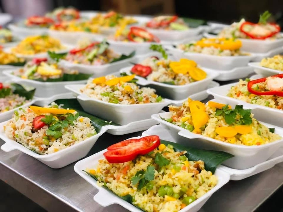 5.500 phần cơm sắc màu được tặng đến nhiều đối tượng khó khăn tại TP.HCM - Ảnh: T.N 5.500 phần cơm sắc màu được tặng đến nhiều đối tượng khó khăn tại TP.HCM - Ảnh: T.N