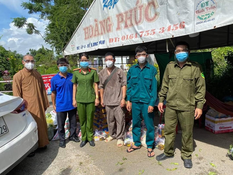Chùa Phước An hỗ trợ thêm cho lực lượng chiến sĩ tham gia phòng, chống dịch khu vực cách ly Chùa Phước An hỗ trợ thêm cho lực lượng chiến sĩ tham gia phòng, chống dịch khu vực cách ly