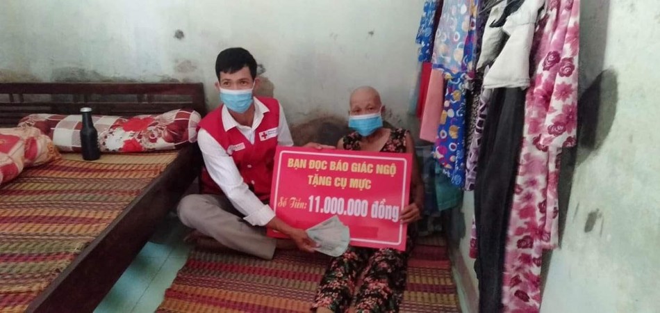 Cụ Trần Thị Mực nhận được sự hỗ trợ của bạn đọc báo Giác Ngộ Cụ Trần Thị Mực nhận được sự hỗ trợ của bạn đọc báo Giác Ngộ