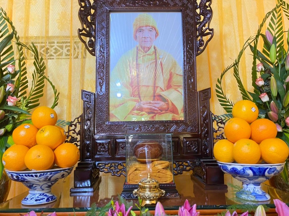 Di ảnh Ni trưởng Thích nữ Huệ Châu Di ảnh Ni trưởng Thích nữ Huệ Châu