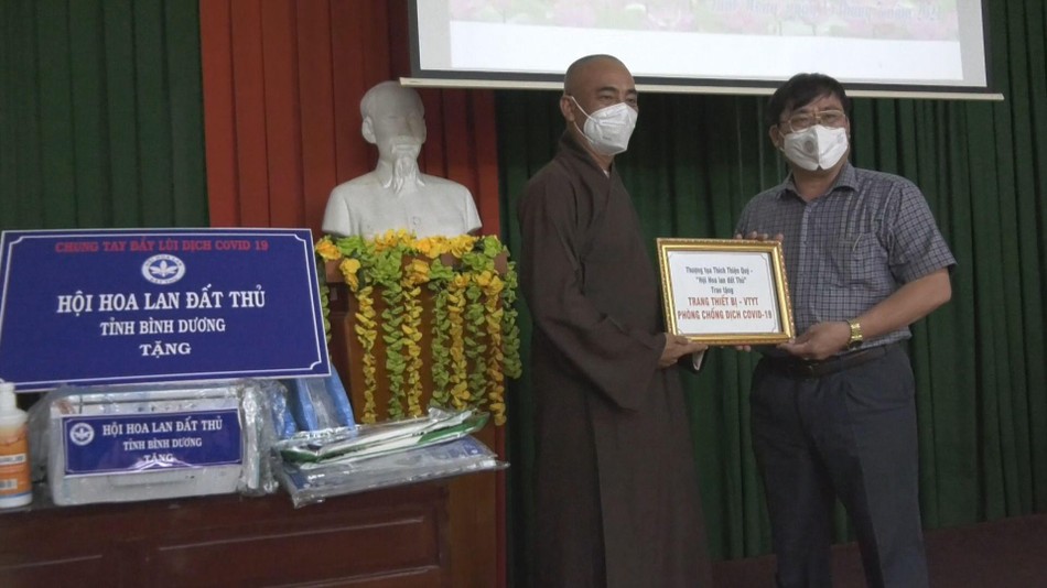 Thượng tọa Thích Thiện Quý tặng 600 bộ kít test nhanh kháng nguyên SARS-CoV-2 Thượng tọa Thích Thiện Quý tặng 600 bộ kít test nhanh kháng nguyên SARS-CoV-2