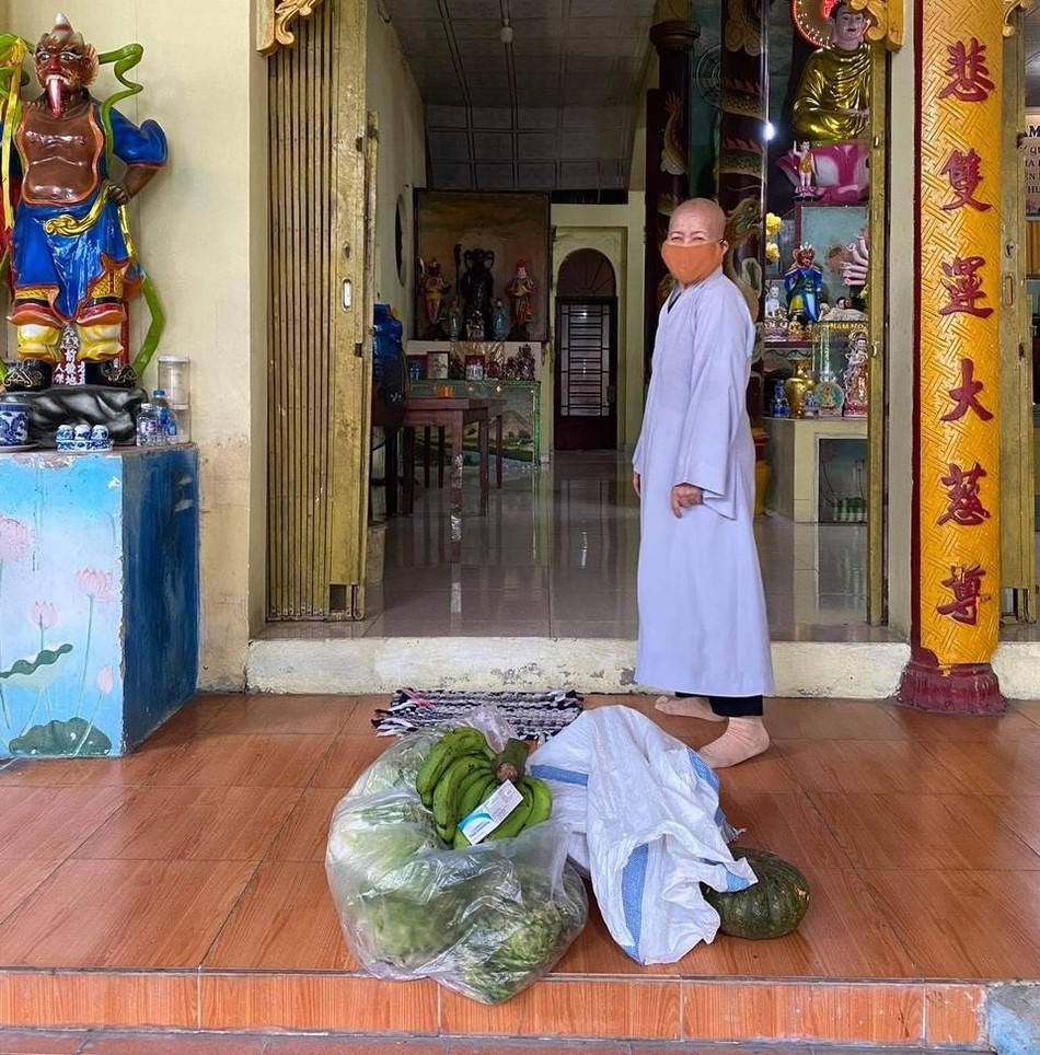 Tặng quà đến tự viện mùa giãn cách xã hội Tặng quà đến tự viện mùa giãn cách xã hội