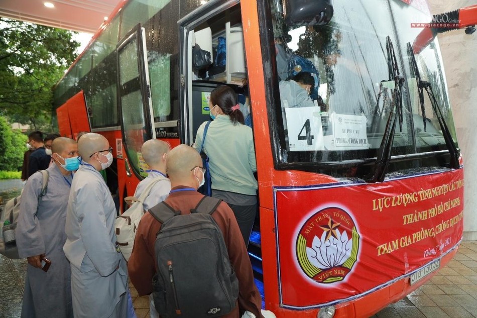 Tình nguyện viên lên xe đến 3 bệnh viện thuộc TP.Thủ Đức Tình nguyện viên lên xe đến 3 bệnh viện thuộc TP.Thủ Đức