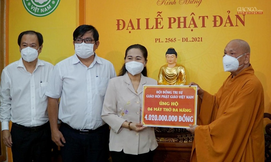 Trung ương GHPGVN trao tặng 6 máy thở đa năng Trung ương GHPGVN trao tặng 6 máy thở đa năng