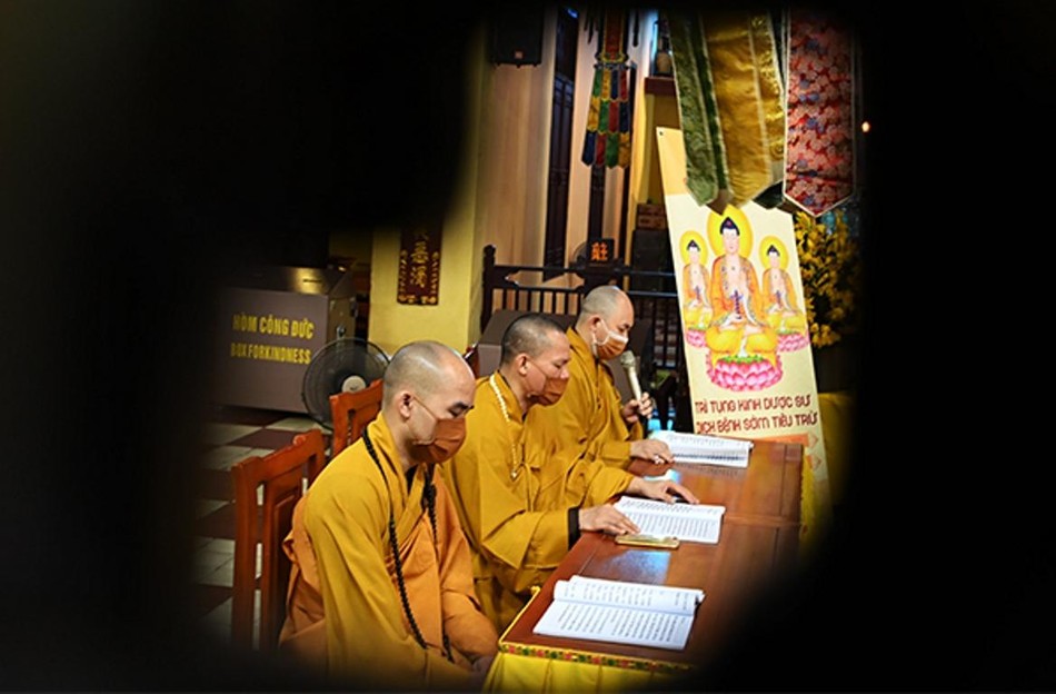 Chư tôn đức trì Hội đồng Trị sự, Văn phòng I Trung ương Giáo hội trì tụng kinh Dược sư Chư tôn đức trì Hội đồng Trị sự, Văn phòng I Trung ương Giáo hội trì tụng kinh Dược sư