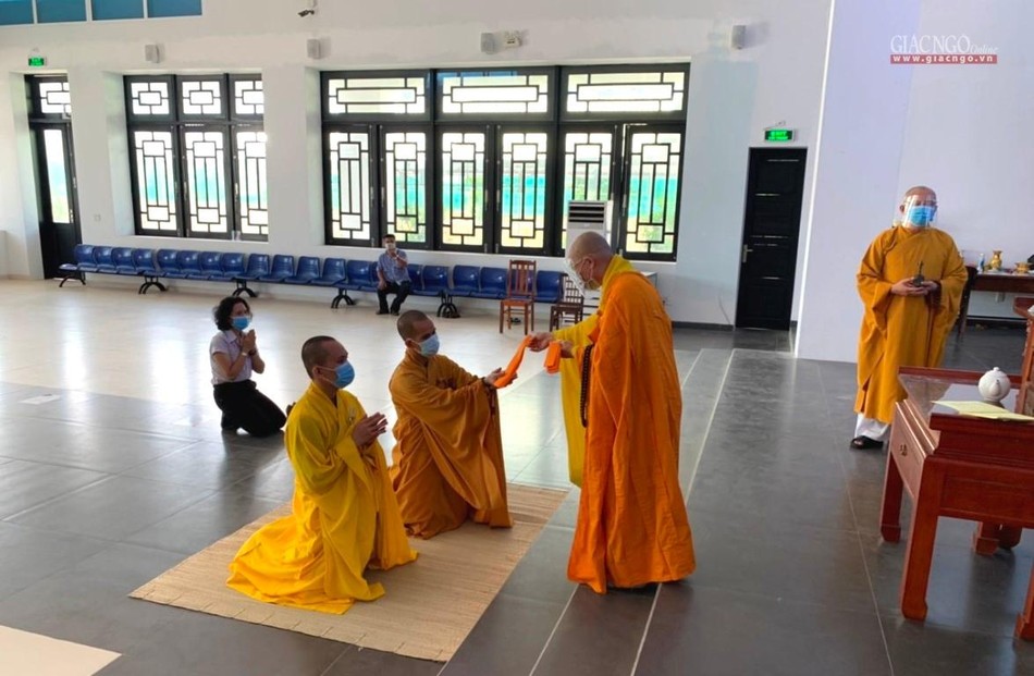 Đại diện môn đồ pháp quyến, thế quyến phương thiện thọ tang - Ảnh: Nguyên Đăng Đại diện môn đồ pháp quyến, thế quyến phương thiện thọ tang - Ảnh: Nguyên Đăng