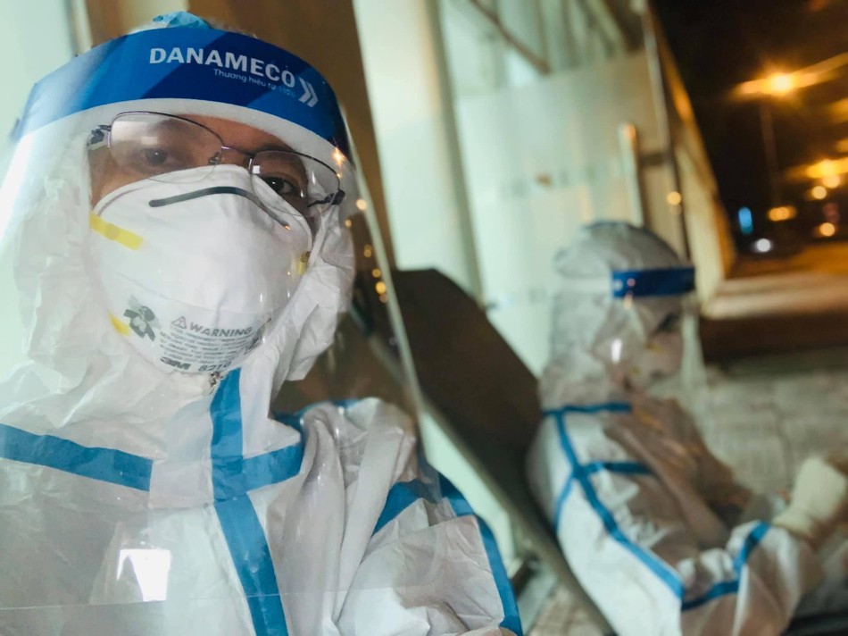 Sư cô Nhuận Bình trong giờ nghỉ giải lao Sư cô Nhuận Bình trong giờ nghỉ giải lao