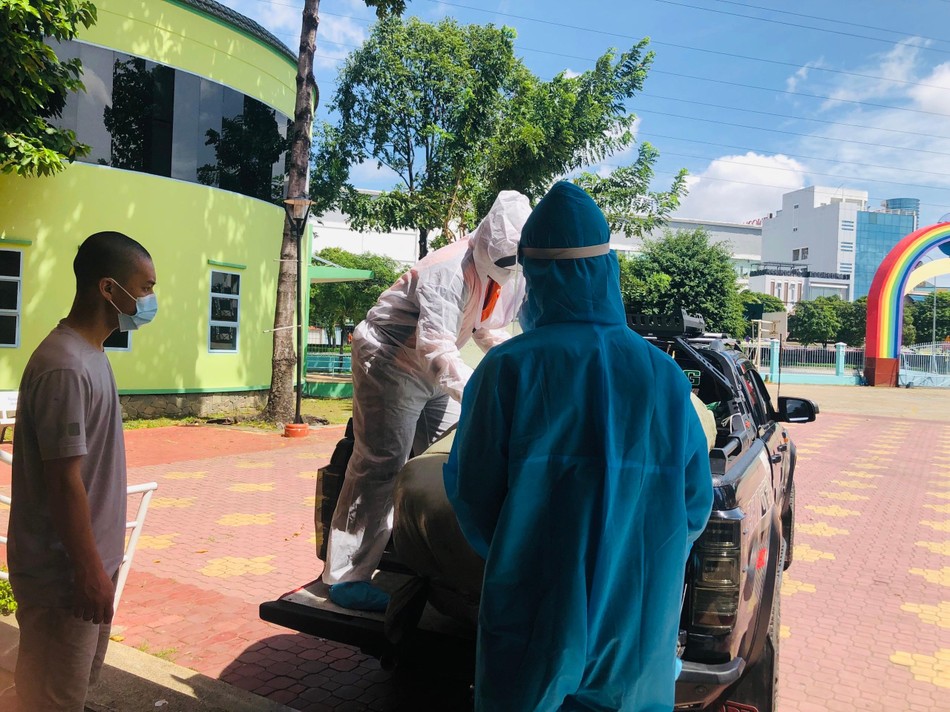 Hỗ trợ 10.000 khẩu trang và 300 cái mền (chăn) đến Bệnh viện Hồi sức Covid-19 - TP.Thủ Đức