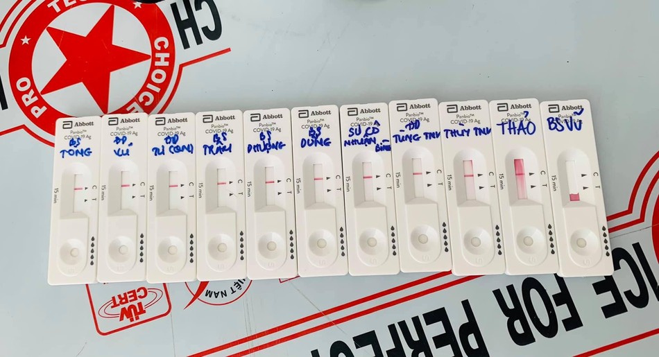Que test Covid của từng tình nguyện viên Que test Covid của từng tình nguyện viên