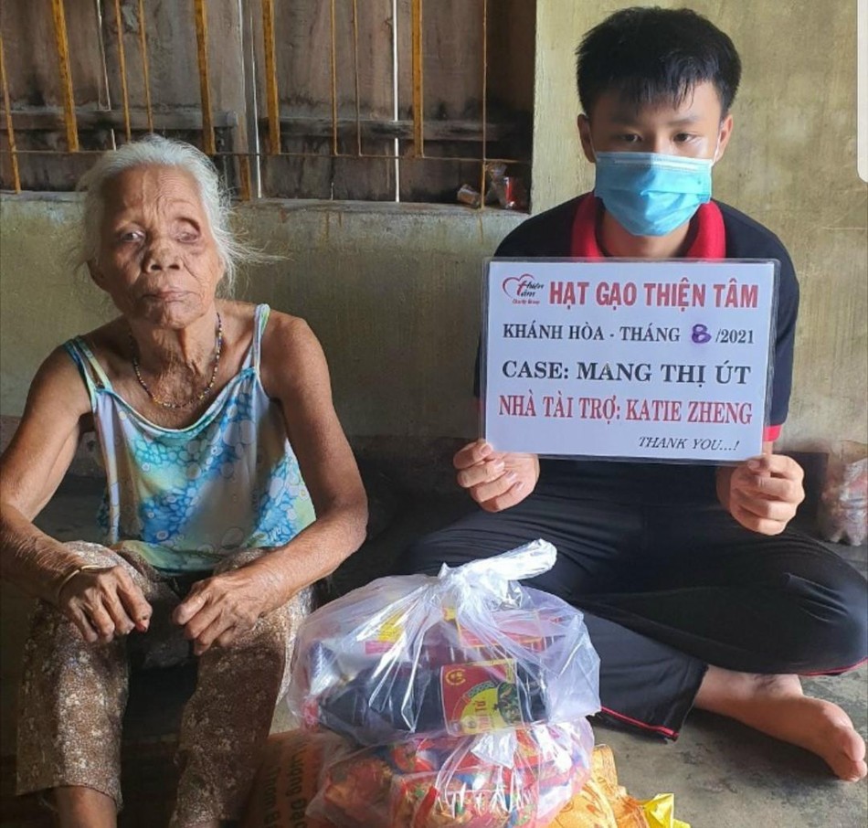 Trao hỗ trợ đến gia đình khó khăn Trao hỗ trợ đến gia đình khó khăn