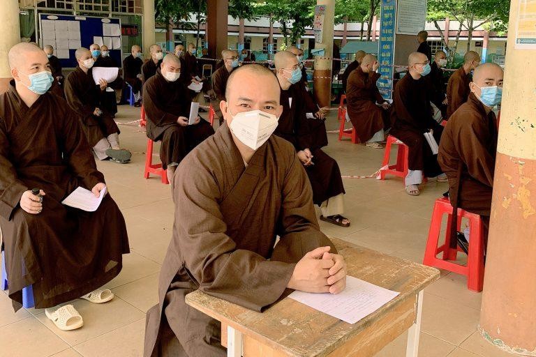 Chư Tăng sinh viên Học viện Phật giáo VN tại TP.HCM chờ tiêm vắc-xin Chư Tăng sinh viên Học viện Phật giáo VN tại TP.HCM chờ tiêm vắc-xin