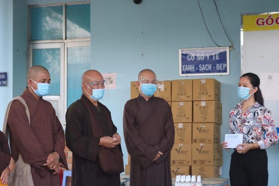 Trao quà tại tỉnh Long An Trao quà tại tỉnh Long An