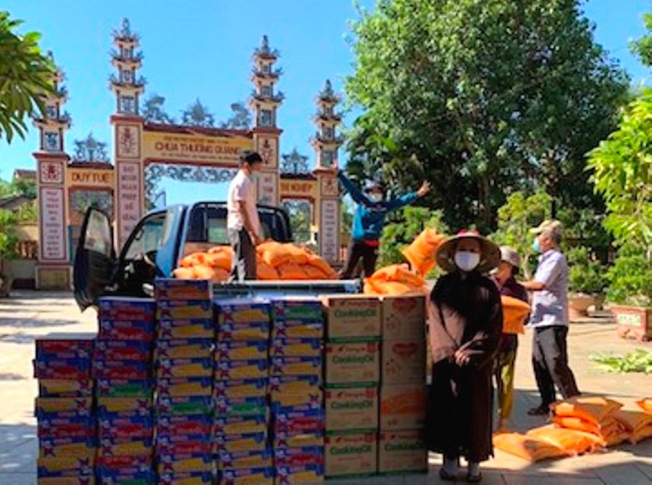 Chùa Thường Quang trao 120 phần quà Vu lan đến bà con khó khăn Chùa Thường Quang trao 120 phần quà Vu lan đến bà con khó khăn