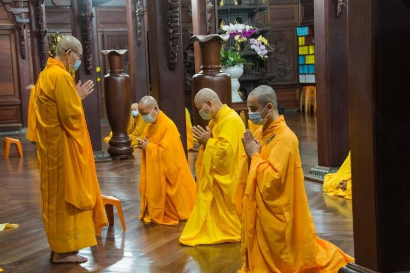 Chư Tăng tại trú xứ tác pháp Tự tự mãn hạ Chư Tăng tại trú xứ tác pháp Tự tự mãn hạ