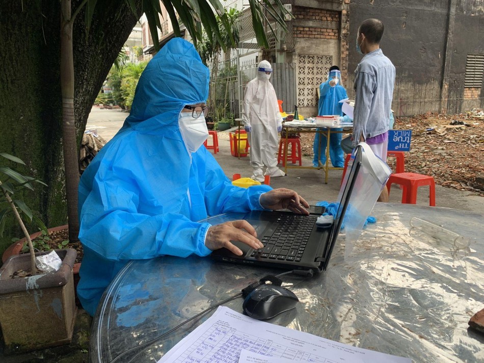 Nhóm tình nguyện viên Phật giáo tỉnh Đồng Nai phục vụ công tác lấy mẫu xét nghiệm cộng đồng Nhóm tình nguyện viên Phật giáo tỉnh Đồng Nai phục vụ công tác lấy mẫu xét nghiệm cộng đồng