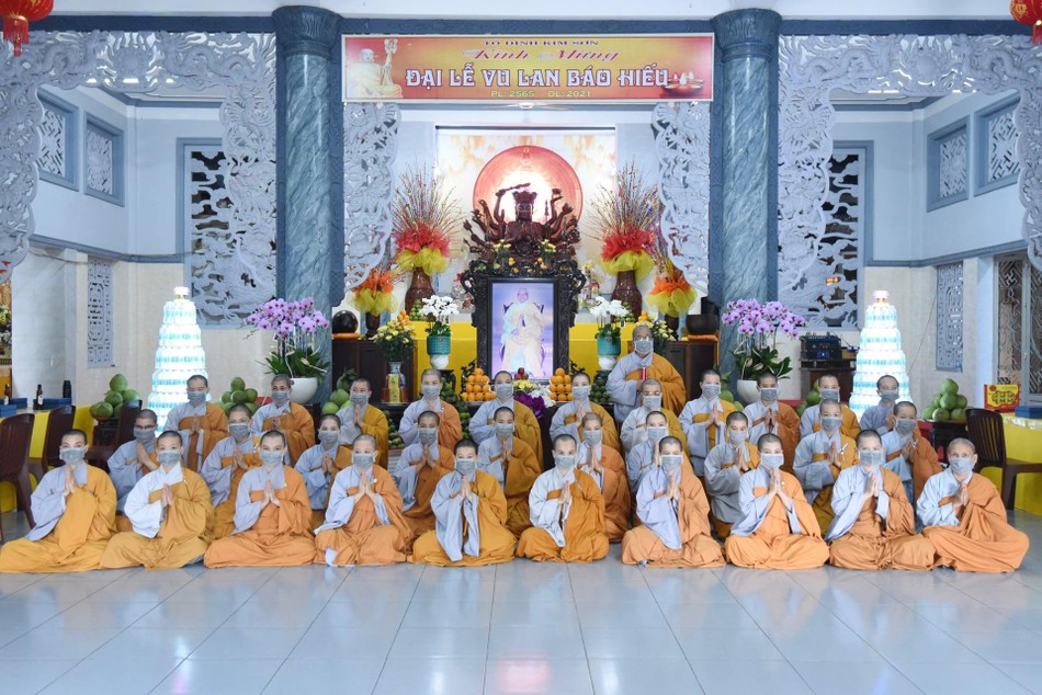 Chư Ni tổ đình Kim Sơn trước tôn dung Ni trưởng Thích nữ Như Bổn - Ảnh: K.Sơn Chư Ni tổ đình Kim Sơn trước tôn dung Ni trưởng Thích nữ Như Bổn - Ảnh: K.Sơn