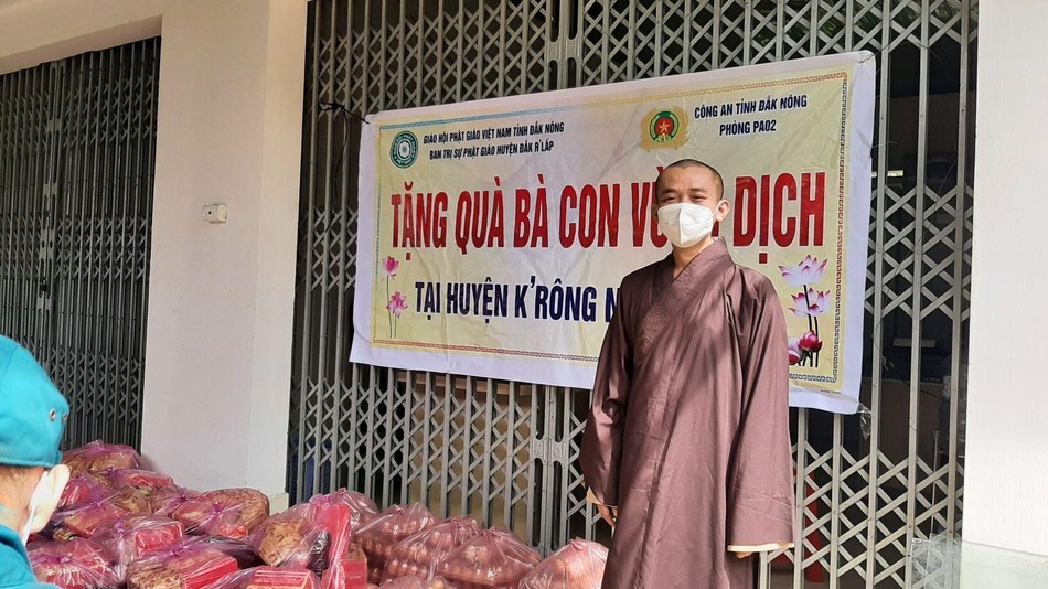 Quà gởi đến tặng bà con khu cách ly, phong tỏa Quà gởi đến tặng bà con khu cách ly, phong tỏa