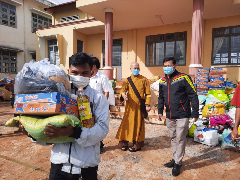 200 gia đình khó khăn tại xã Chư Pơng và xã Ia Ko, huyện Chư Sê được hỗ trợ