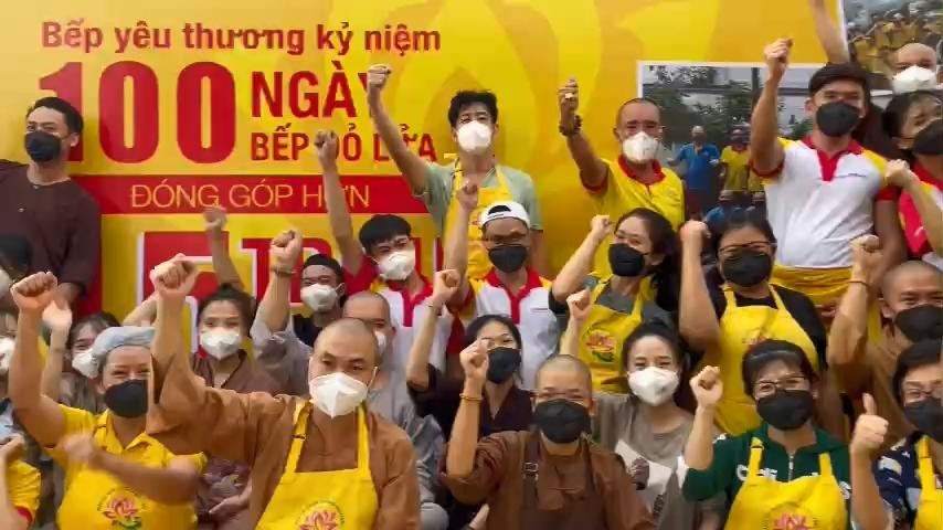 Các thành viên thiện nguyện để bếp cơm luôn "đỏ lửa" Các thành viên thiện nguyện để bếp cơm luôn "đỏ lửa"