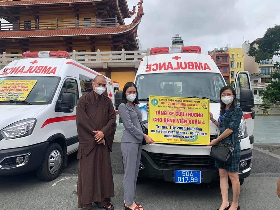 Ban Trị sự Phật giáo TP.HCM, chùa Tường Nguyên tặng xe cứu thương đến Bệnh viện quận 4 Ban Trị sự Phật giáo TP.HCM, chùa Tường Nguyên tặng xe cứu thương đến Bệnh viện quận 4