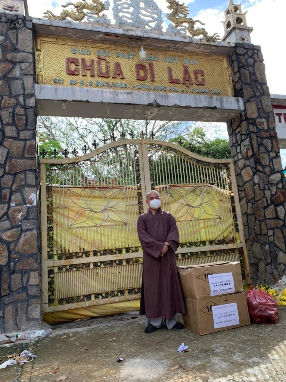 Đại đức Thích Chơn Thiện cúng dường tại chùa Di Lặc, quận Bình Tân Đại đức Thích Chơn Thiện cúng dường tại chùa Di Lặc, quận Bình Tân