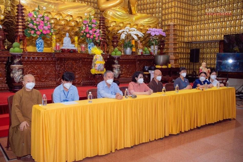 Đại diện lãnh đạo TP.HCM cùng chư tôn đức Ban Trị sự GHPGVN TP.HCM Đại diện lãnh đạo TP.HCM cùng chư tôn đức Ban Trị sự GHPGVN TP.HCM