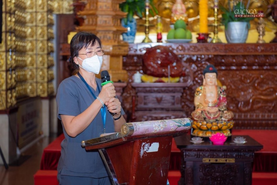 Tiến sĩ Thân Thị Thu Ba phát biểu tiếp nhận tình nguyện viên Tiến sĩ Thân Thị Thu Ba phát biểu tiếp nhận tình nguyện viên