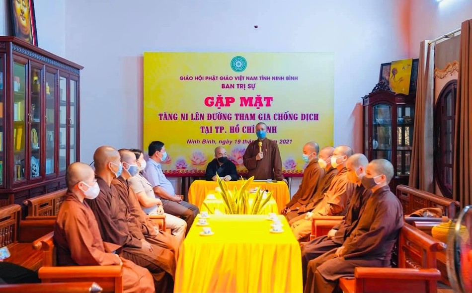 Thượng tọa Thích Minh Quang động viên các vị Tăng Ni vào Nam tình nguyện chống dịch