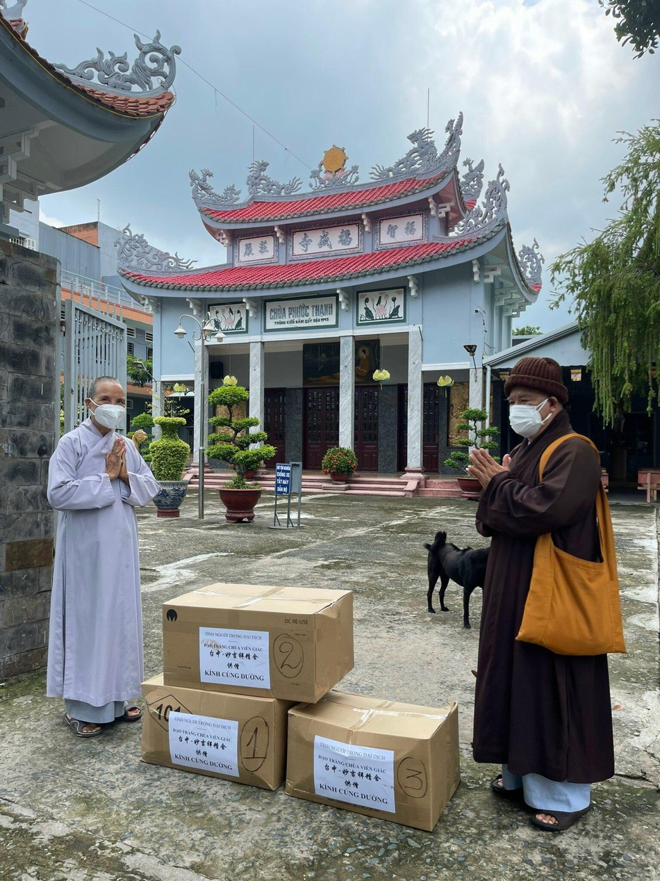 Hòa thượng Thích Thiện Hòa cúng dường đến chùa Phước Thạnh