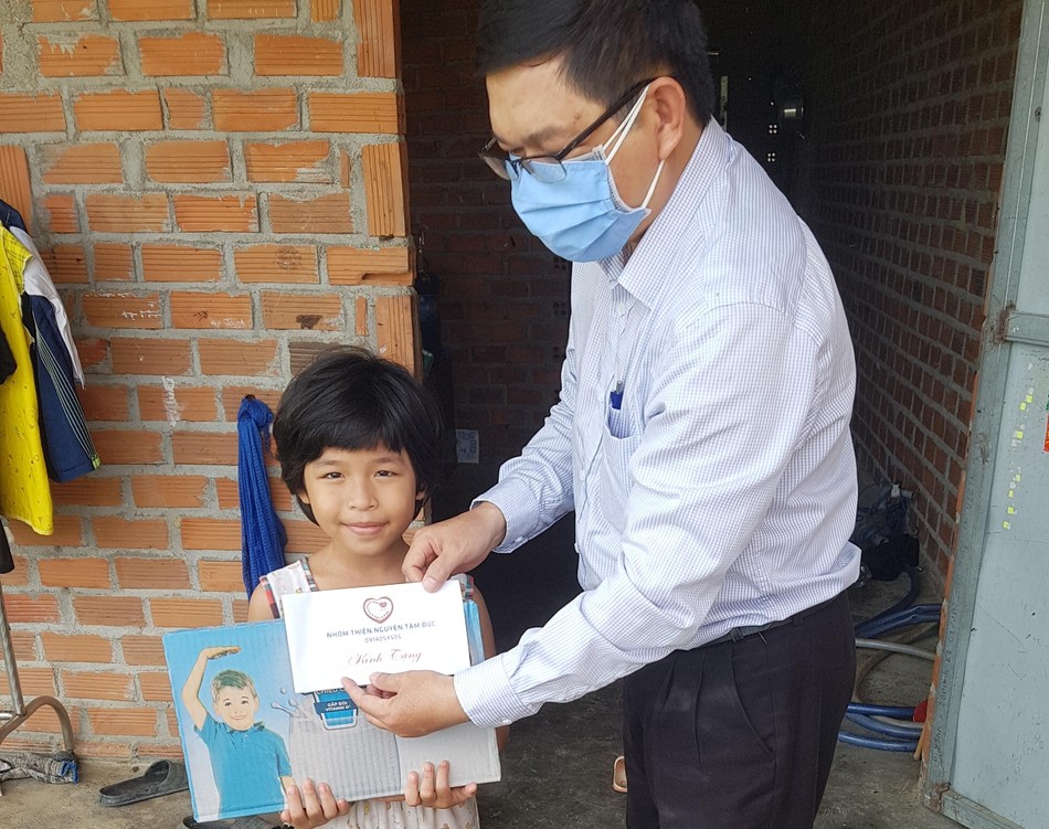 Trao quà cho trẻ em có hoàn cảnh khó khăn nhân Tết Trung thu ở xã Diên Phước Trao quà cho trẻ em có hoàn cảnh khó khăn nhân Tết Trung thu ở xã Diên Phước