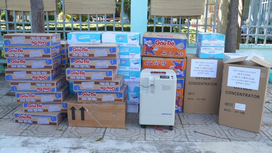 Đoàn hỗ trợ vật tư y tế, thực phẩm đến các bệnh viện dã chiến, bệnh nhân và các em nhỏ F0 Đoàn hỗ trợ vật tư y tế, thực phẩm đến các bệnh viện dã chiến, bệnh nhân và các em nhỏ F0