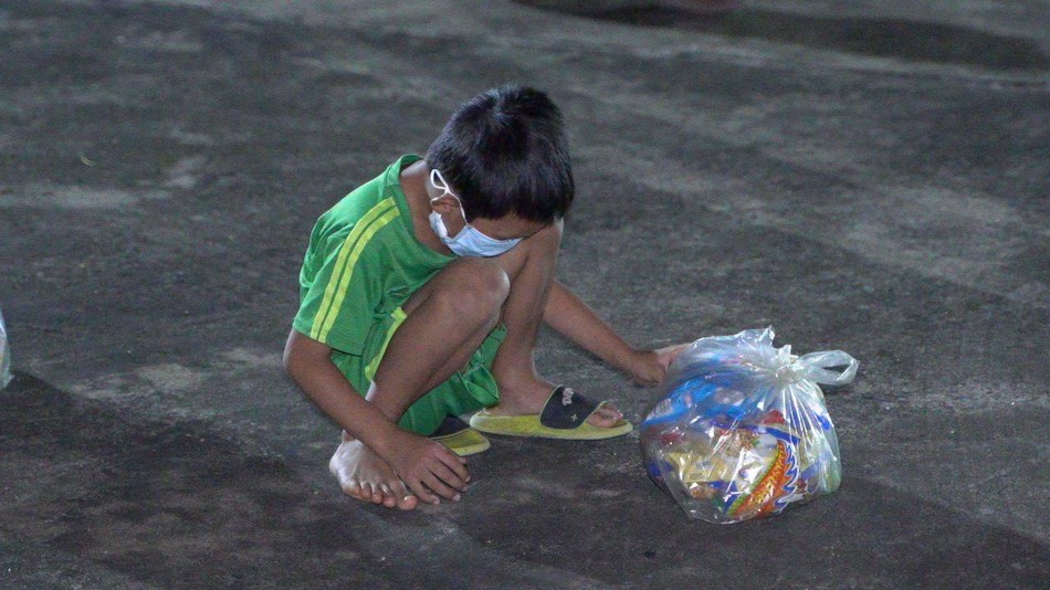 Một cháu bé tại khu cách ly Một cháu bé tại khu cách ly