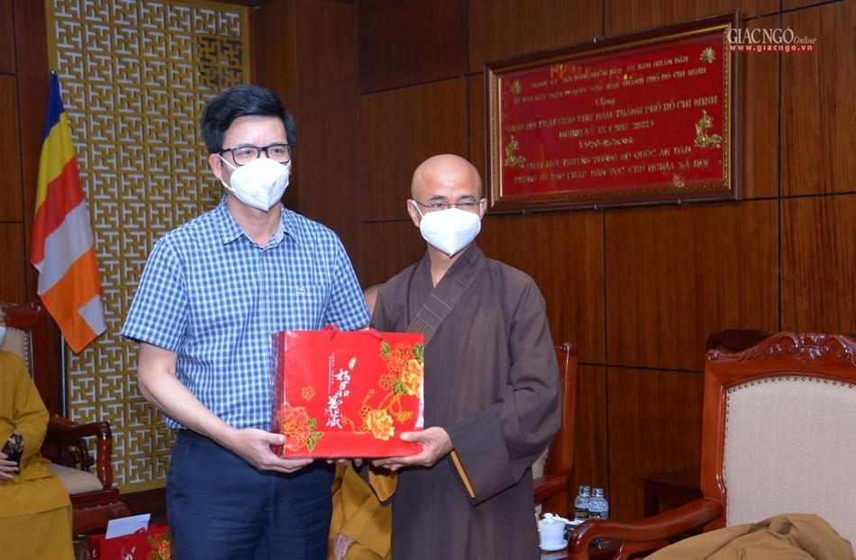 ... đến Thượng tọa Thích Thiện Quý