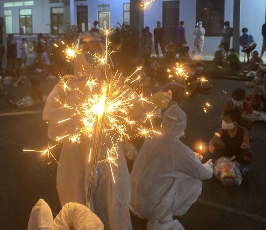 Niềm vui, hạnh phúc trong dịp Tết Trung thu lung linh Niềm vui, hạnh phúc trong dịp Tết Trung thu lung linh