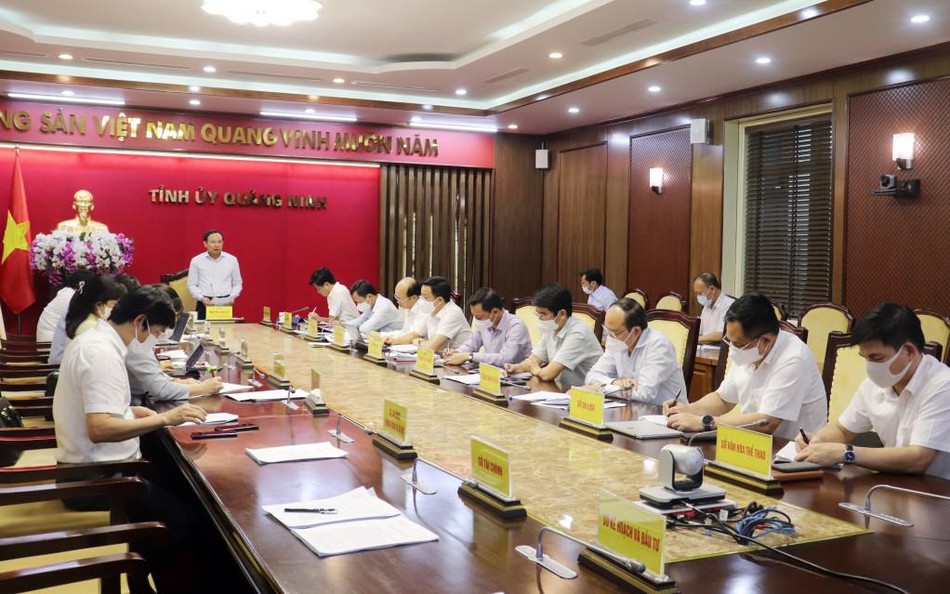 Thường trực Tỉnh ủy Quảng Ninh chiều ngày 21-9 để triển khai các biện pháp cấp bách phòng, chống dịch bệnh Covid-19, từng bước khôi phục ngành du lịch, dịch vụ