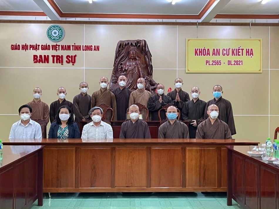Cá tình nguyện viên đã đến tỉnh Long An và được Ban Trị sự Phật giáo tỉnh đón tiếp