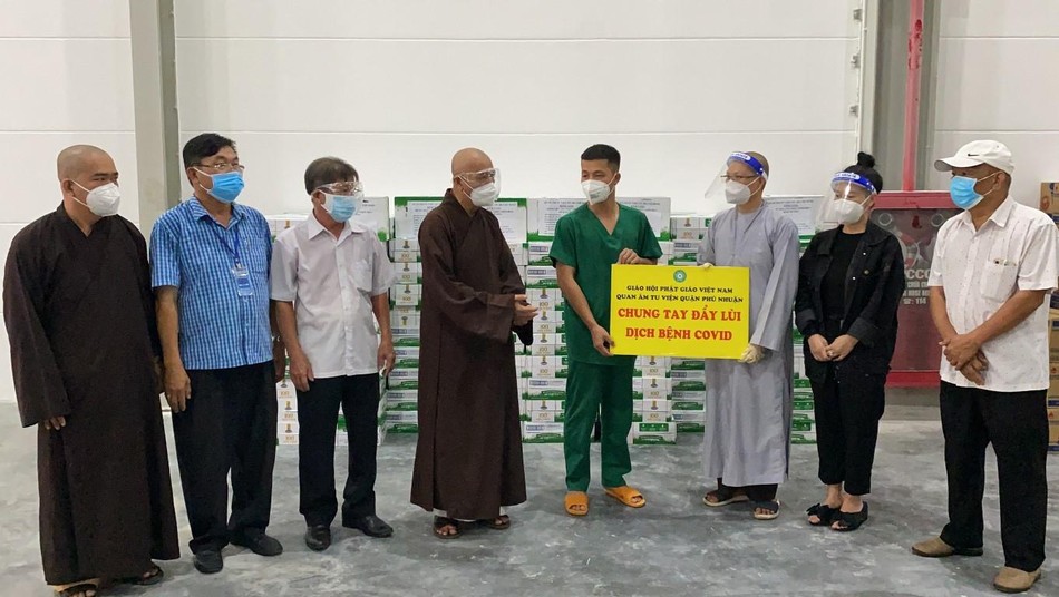 Phân ban Ni giới Trung ương, Quan Âm tu viện phối hợp Ban Trị sự Phật giáo tỉnh Bình Dương trao quà hỗ trợ y bác sĩ tuyến đầu và bệnh nhân Covid-19 Phân ban Ni giới Trung ương, Quan Âm tu viện phối hợp Ban Trị sự Phật giáo tỉnh Bình Dương trao quà hỗ trợ y bác sĩ tuyến đầu và bệnh nhân Covid-19