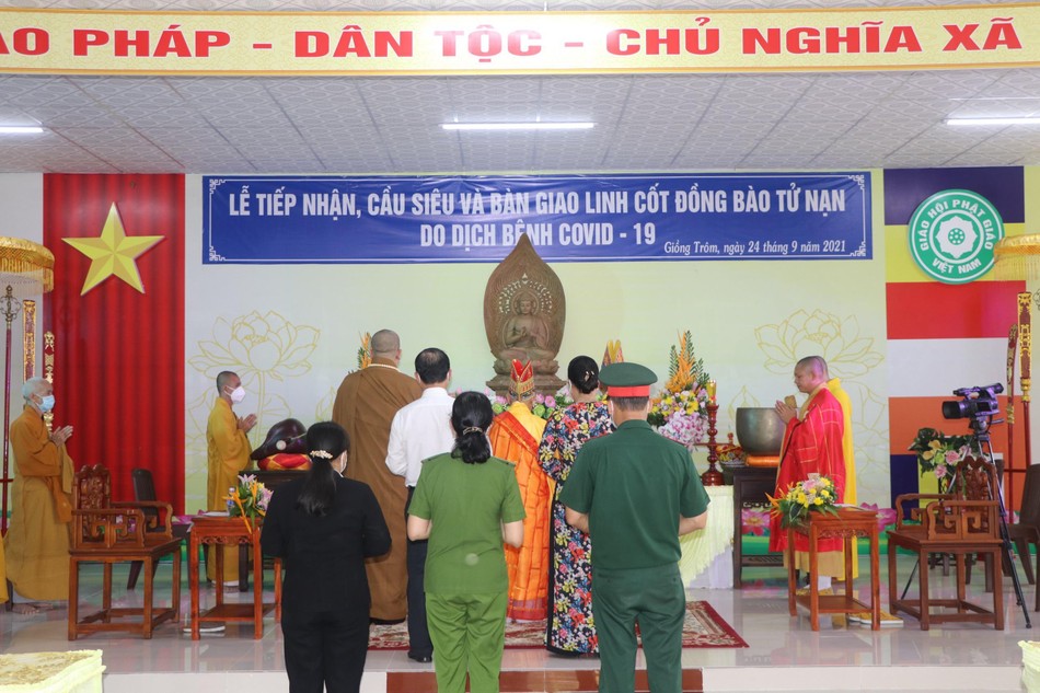 Trang nghiêm lễ cầu siêu cho chơn linh người tử nạn do Covid-19 Trang nghiêm lễ cầu siêu cho chơn linh người tử nạn do Covid-19