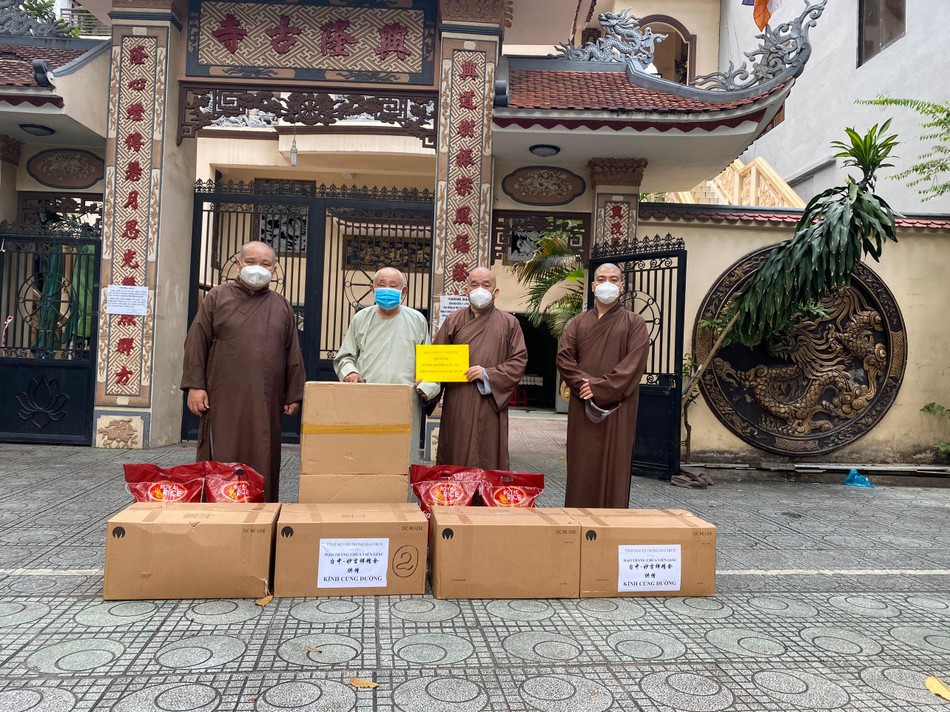Cúng dường đến chùa Hưng Long - quận 10 Cúng dường đến chùa Hưng Long - quận 10
