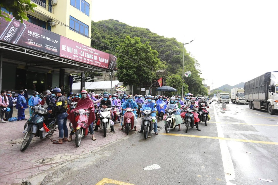 Bà con trở về quê tránh dịch từ các tỉnh phía Nam Bà con trở về quê tránh dịch từ các tỉnh phía Nam